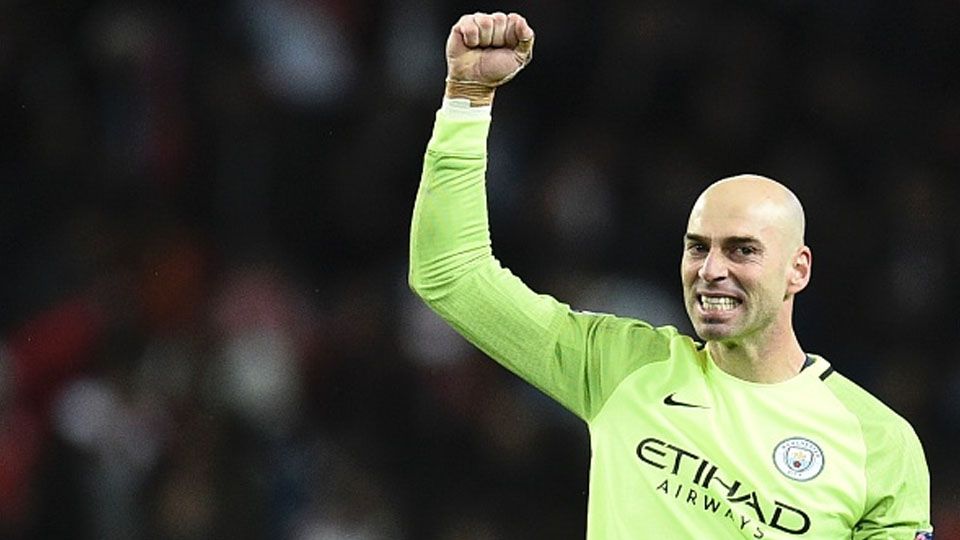 Willy Caballero selebrasi pada laga saat melawan AS Monaco. Copyright: © OLI SCARFF/AFP/Getty Images